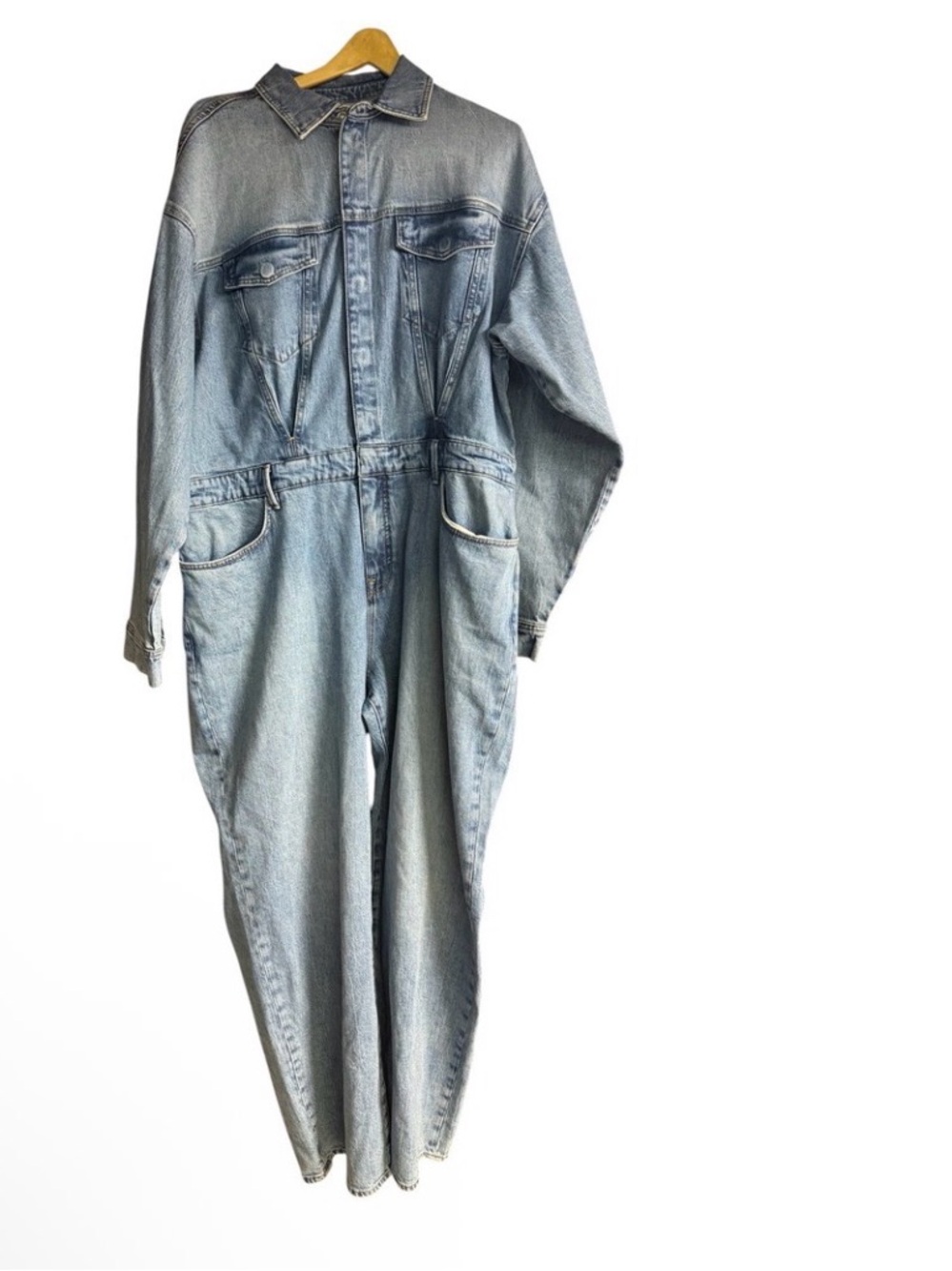 NWT Good American
Denim Oversized
Jumpsuit Indigo Light
Wash L/XL
GDUJUSU235